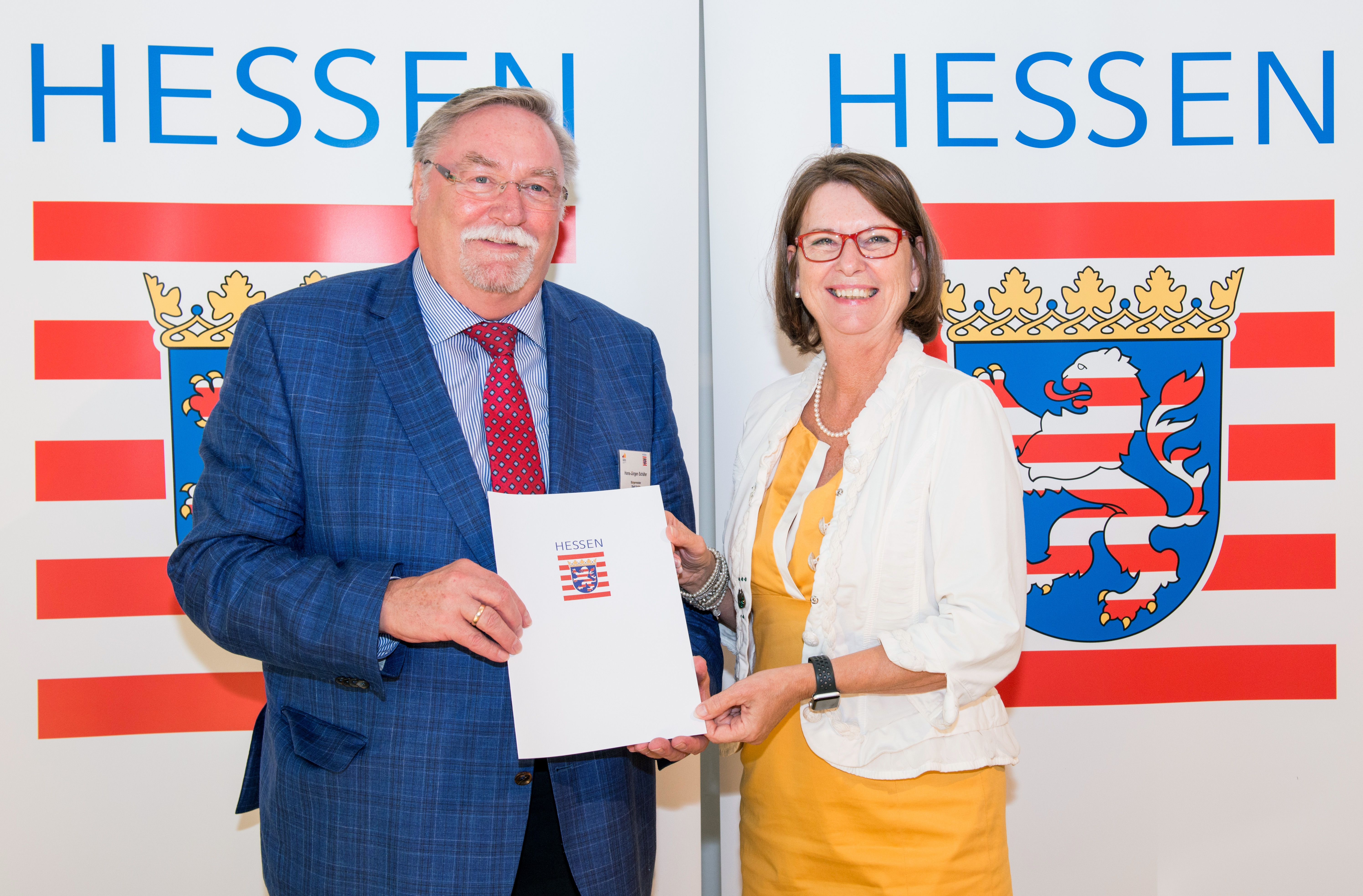 37 b Aufnahme_Schlitz_Übergabe Aufnahmeschreiben Aktive Kernbereiche in Hessen-1.jpg